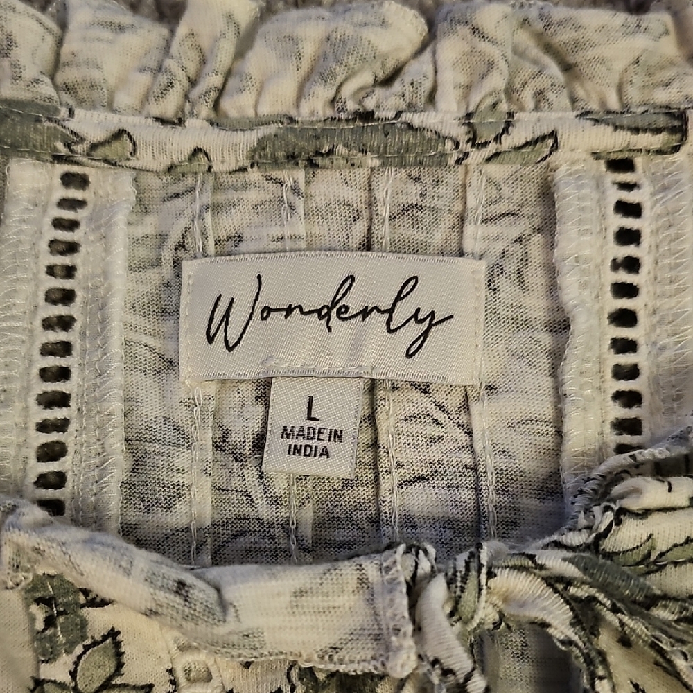 D4🔹️Wonderly Floral Blouse - Green and White - Picture 2 of 7